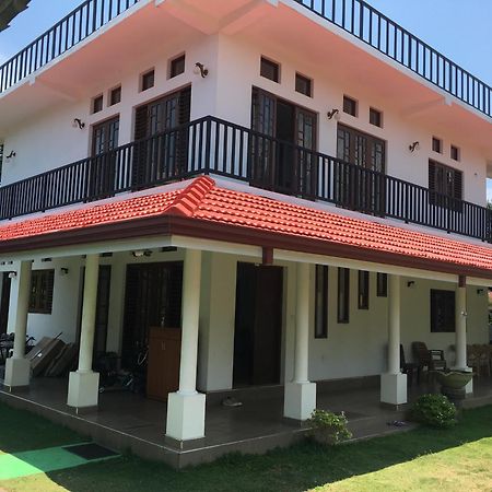 Pick & Go White House Bed and Breakfast Negombo Exteriör bild