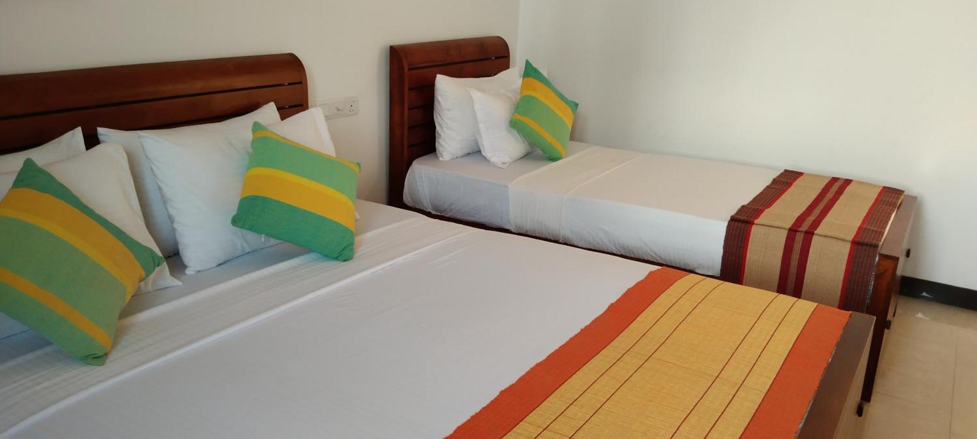 Pick & Go White House Bed and Breakfast Negombo Exteriör bild