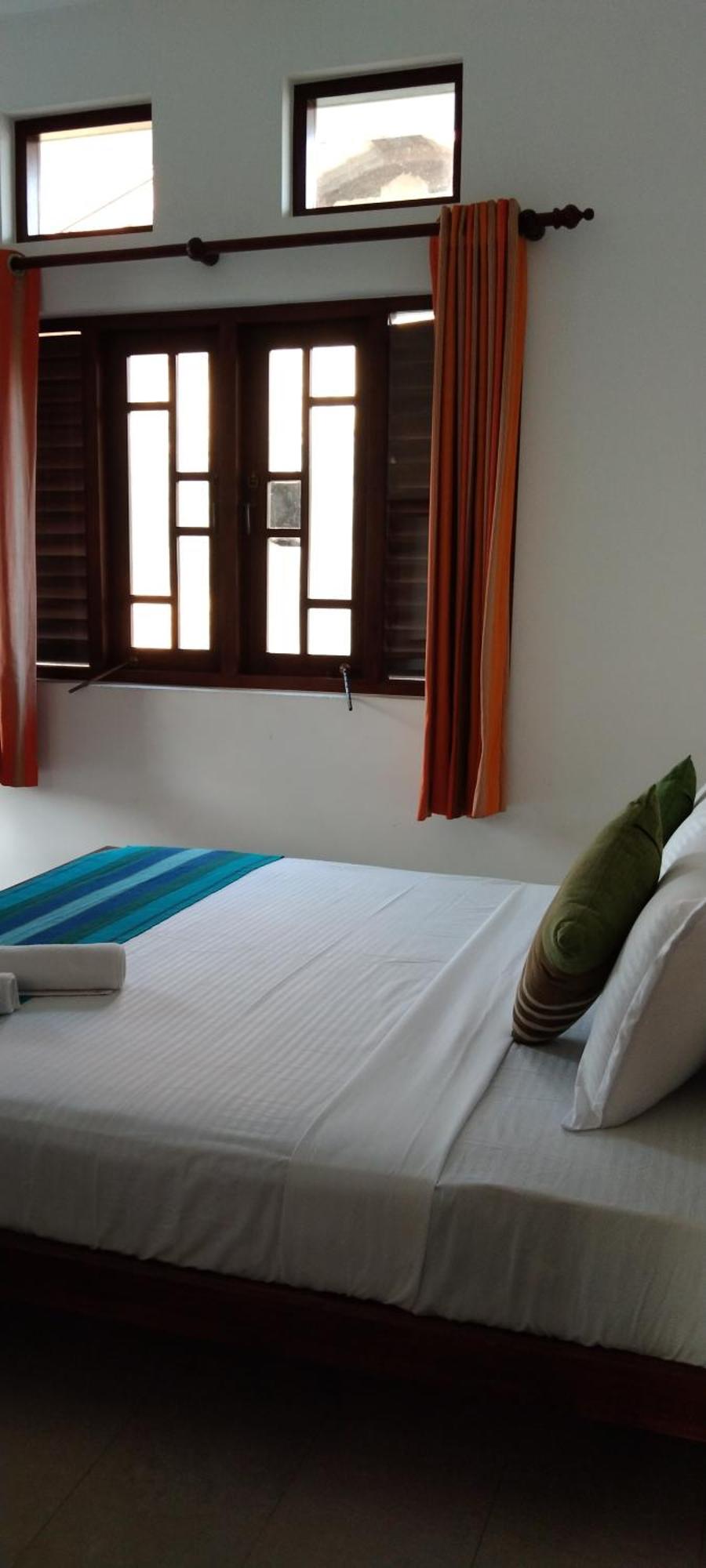 Pick & Go White House Bed and Breakfast Negombo Exteriör bild