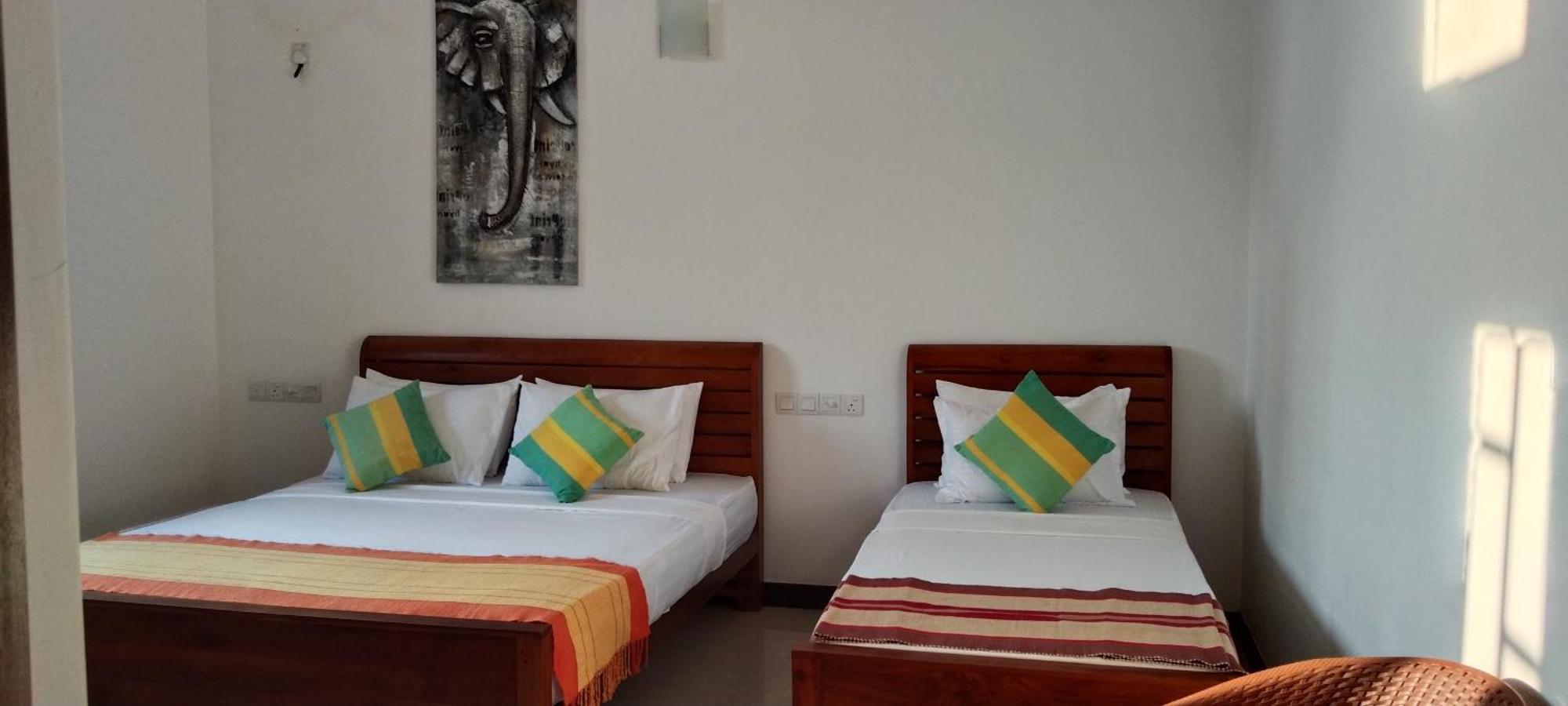 Pick & Go White House Bed and Breakfast Negombo Exteriör bild