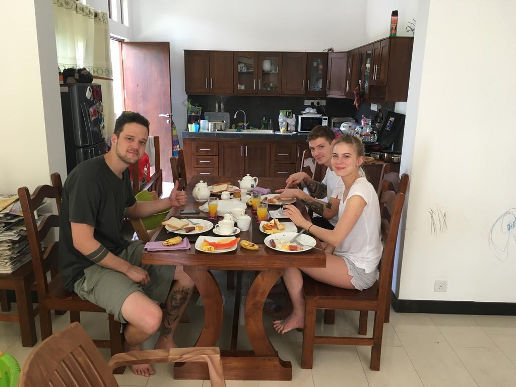 Pick & Go White House Bed and Breakfast Negombo Exteriör bild
