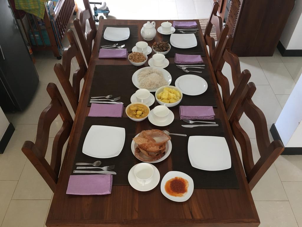 Pick & Go White House Bed and Breakfast Negombo Exteriör bild