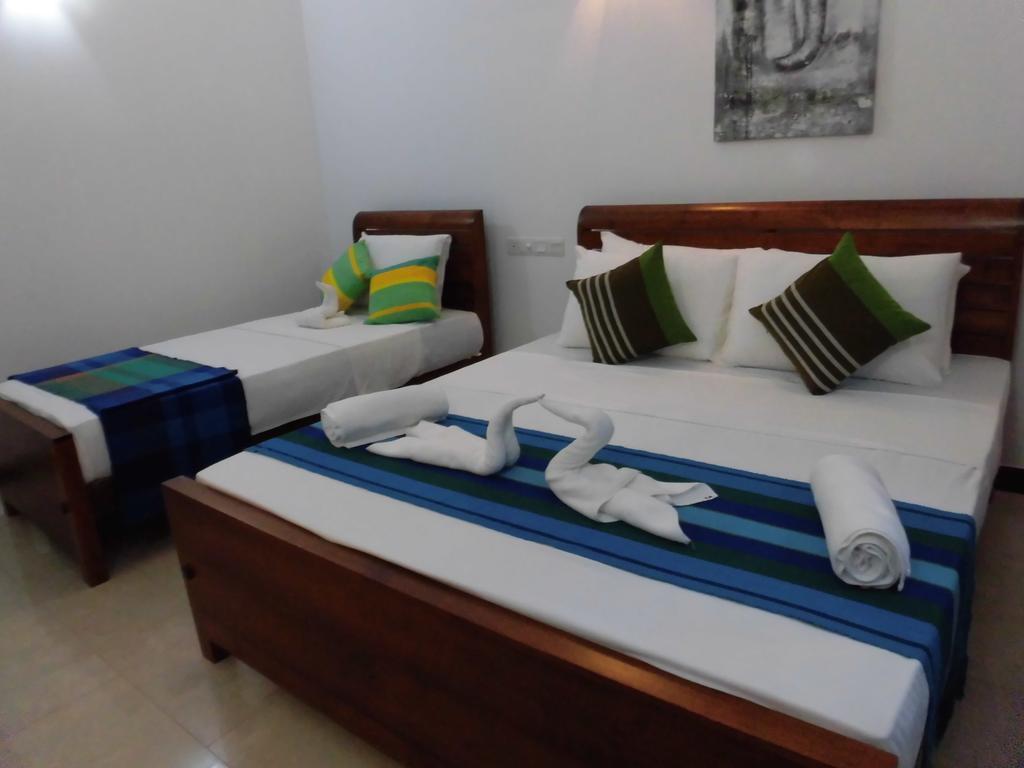 Pick & Go White House Bed and Breakfast Negombo Exteriör bild