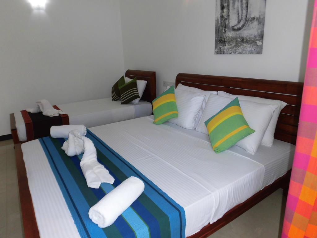 Pick & Go White House Bed and Breakfast Negombo Exteriör bild