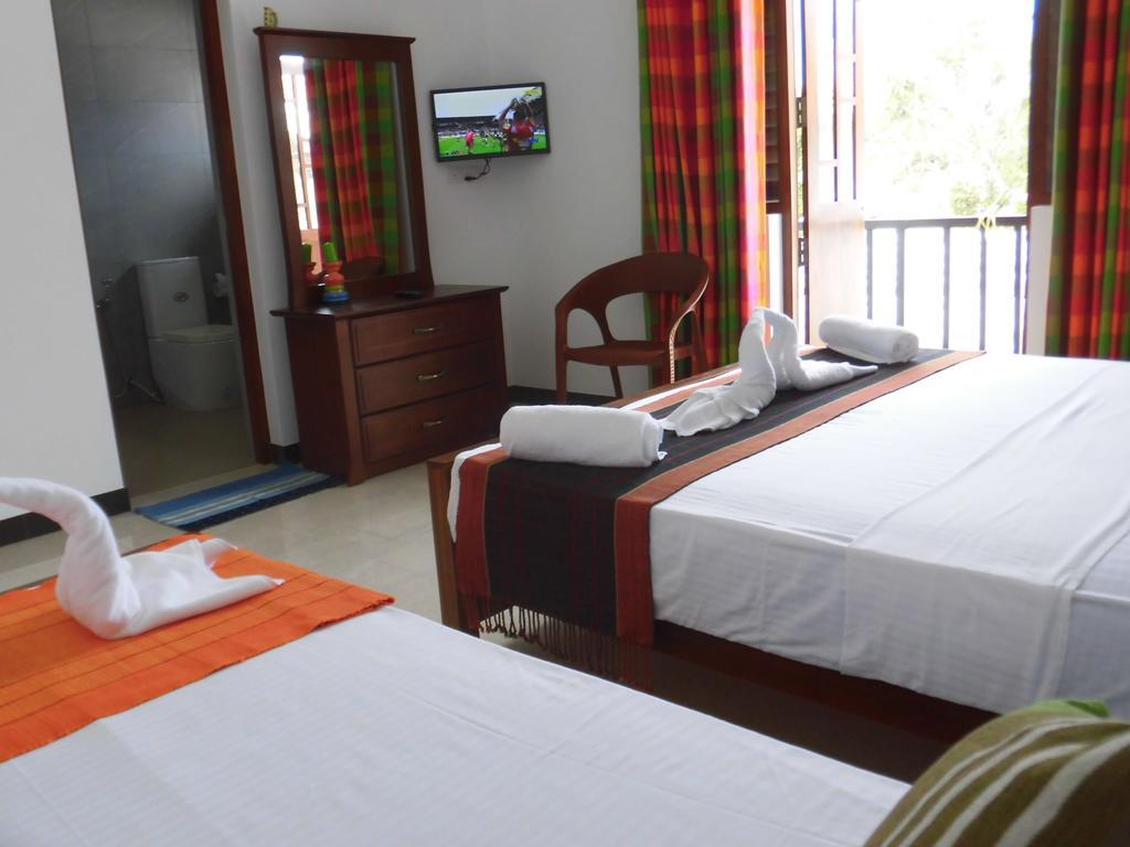 Pick & Go White House Bed and Breakfast Negombo Exteriör bild