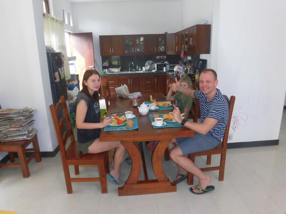 Pick & Go White House Bed and Breakfast Negombo Exteriör bild