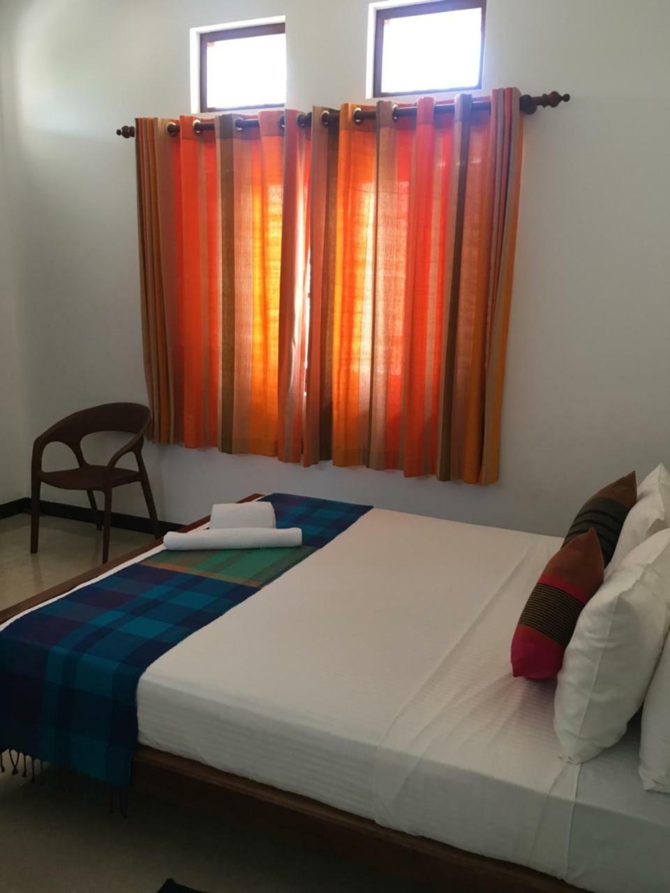 Pick & Go White House Bed and Breakfast Negombo Exteriör bild